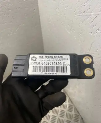 Chrysler Grand Voyager IV Airbag deployment crash/impact sensor 04686748AG 5WY71910 TDS2902C0580