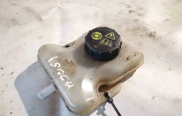 Brake fluid reservoir