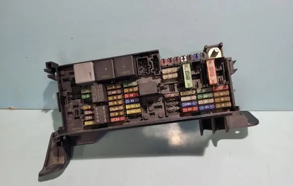 Mercedes-Benz ML W164 Fuse module A1645400272