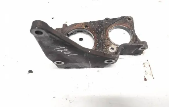 Nissan X-Trail T30 Engine mounting bracket