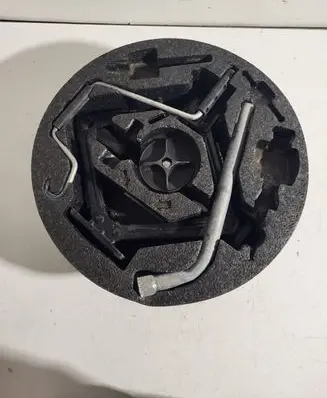 Alfa Romeo 147 Spare wheel bolt 46542743