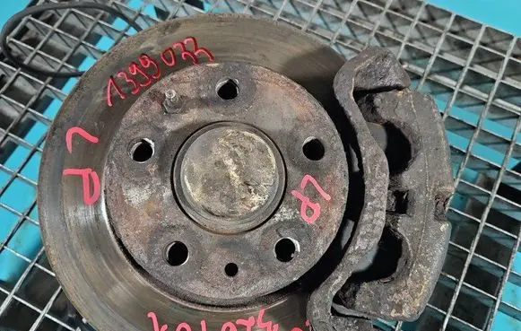Iveco Daily 3rd gen Front wheel hub spindle knuckle IMPRK1399033