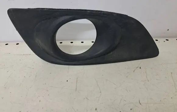 Toyota Avensis T250 Front fog light trim/grill 