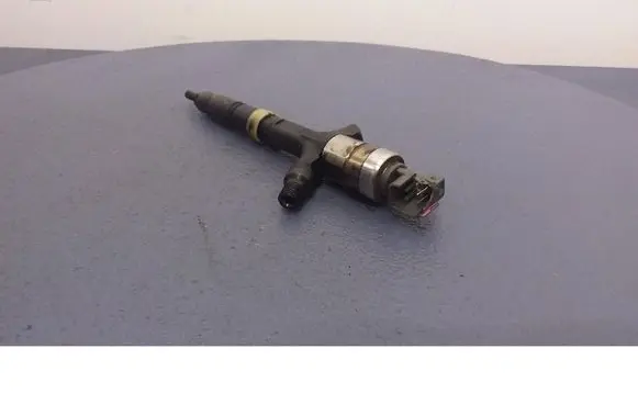 Toyota Avensis Verso Fuel injector 23670-27030