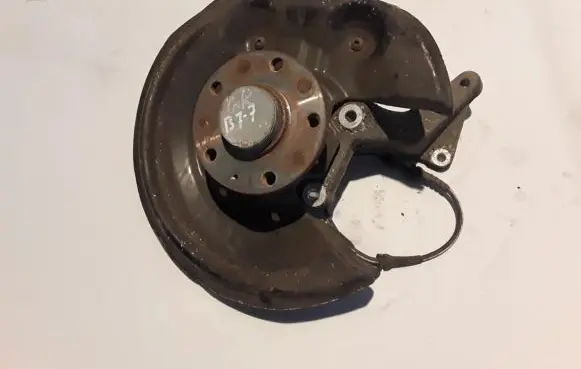 Volkswagen PASSAT B7 Rear wheel hub