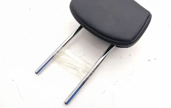 Nissan Leaf II (ZE1) Rear seat headrest 