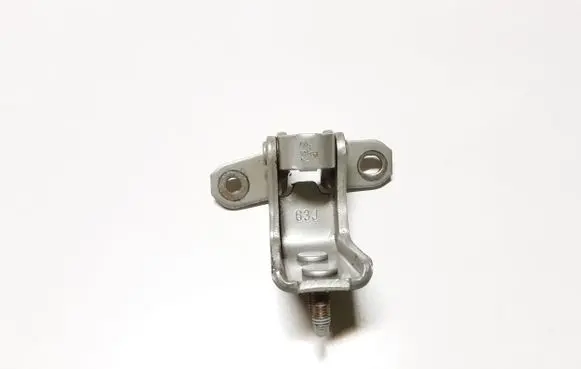 Suzuki Grand Vitara II Rear door lower hinge 63J