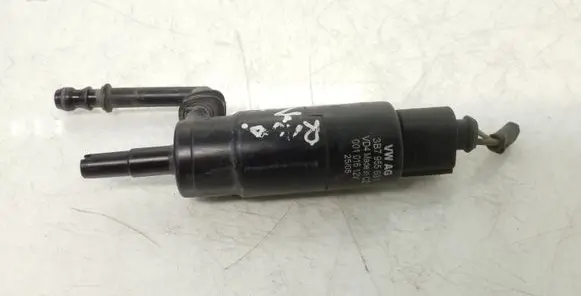 Volkswagen Jetta V Headlight washer pump 3B7955681
