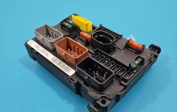 Peugeot 207 Central body control module 9664997880 IMPRK1530047
