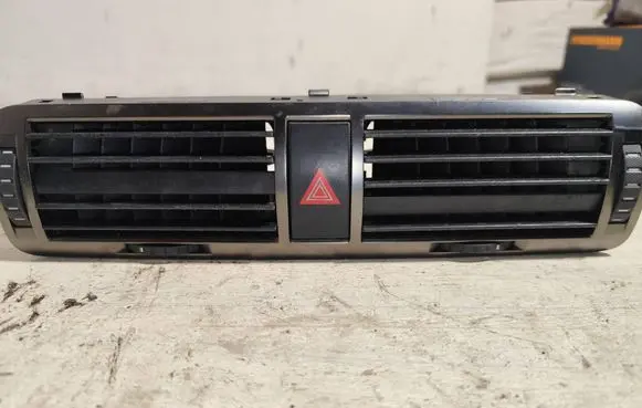 Skoda Superb B5 (3U) Dash center air vent grill 3u0820951a 3u0820951