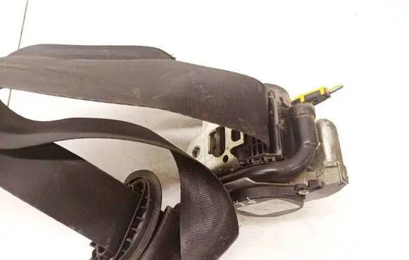 Volkswagen Golf VI Front seatbelt 617979800
