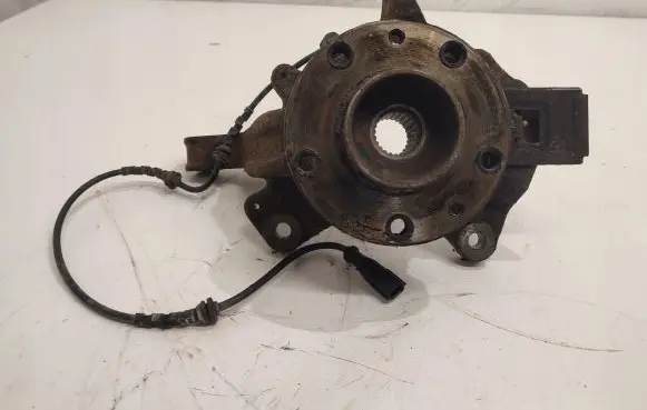 Renault Fluence Front wheel hub spindle knuckle