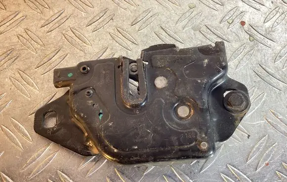 Engine bonnet/hood lock/catch