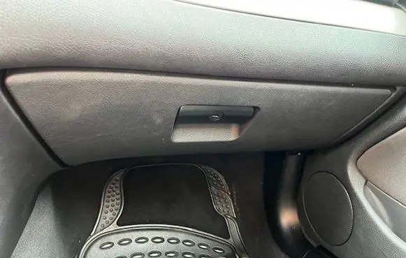 BMW X3 E83 Glove box