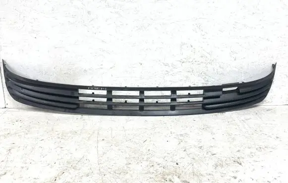 Ford Mondeo MK I Front bumper lower grill 93BB17B968AB