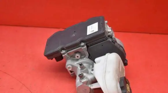 Tesla Model S Master brake cylinder 1037123-00-B