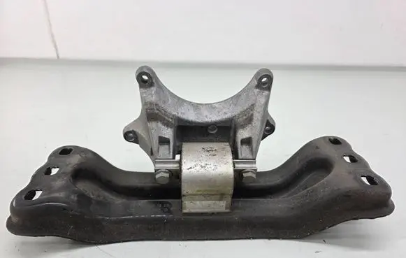 Gearbox mounting bracket