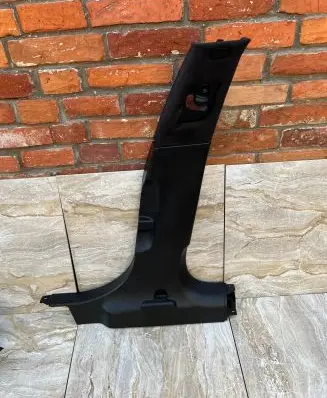 Maserati Ghibli (B) pillar trim (bottom) 06700204030 AAH5372