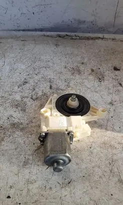 Mercedes-Benz E W212 Front door window regulator motor A2048200242