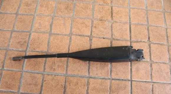 Mercedes-Benz E W210 Front wiper blade arm 