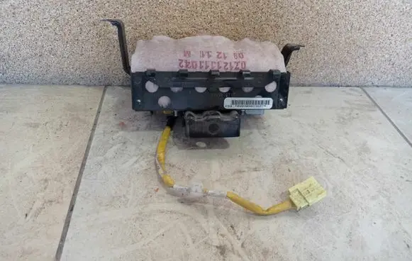 Toyota Sienna XL30 III Knee airbag 2425046AD 099306811KP7