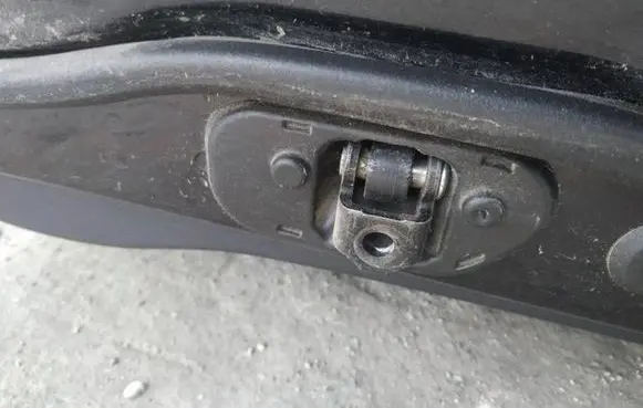 Ford Focus Rear door check strap stopper