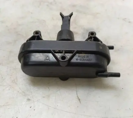 Mercedes-Benz W123 Vacuum valve 