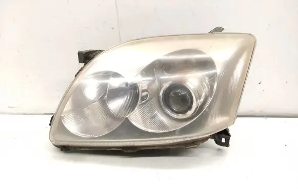 Toyota Avensis T250 Headlight/headlamp 99226