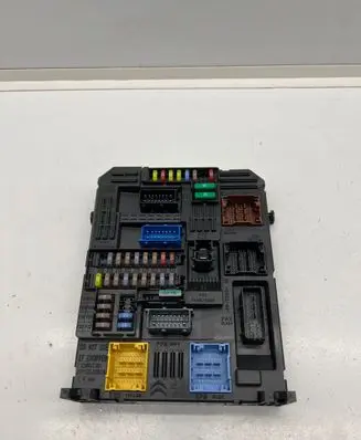 Peugeot 5008 II Comfort/convenience module 9819851480 28550137 1701841482
