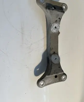 BMW X1 E84 Gearbox mounting bracket 2231677805902 6778059