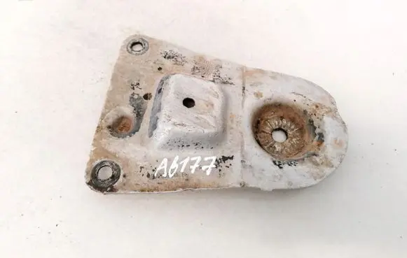 Audi A4 S4 B5 8D Engine mounting bracket 8D0399541B