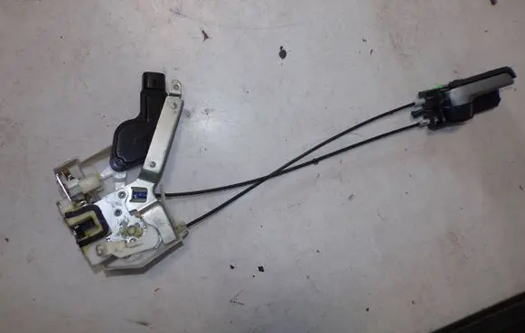 Suzuki Alto Rear door lock
