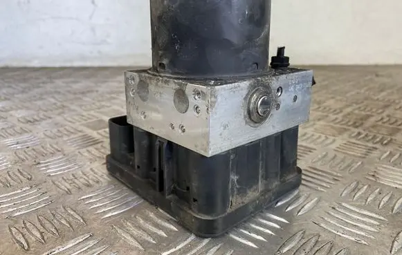 Skoda Octavia Mk2 (1Z) ABS Pump 1K0907379AA 00005305G1 10096003603