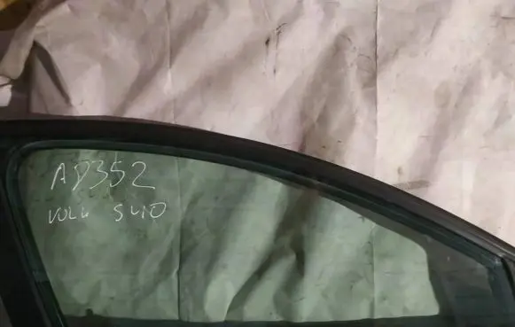 Volvo S40 Front door window glass four-door