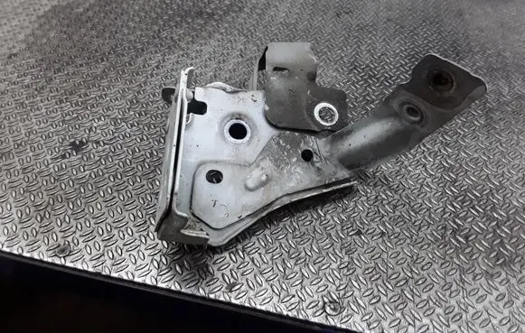 Renault Megane III Fender mounting bracket 6256102E