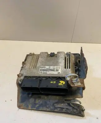 Opel Zafira B Engine control unit/module 55198922 1039S11633 0281012549