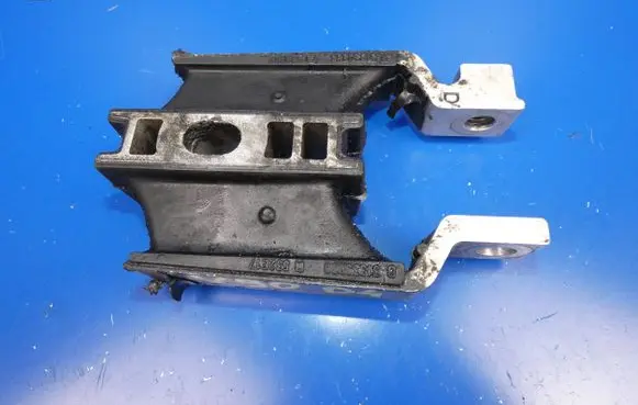 Volvo S90, V90 Engine mount bracket 31330594 532E37