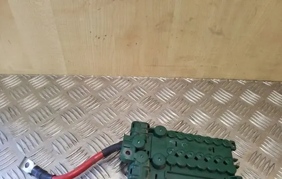 BMW 5 E39 Fuse module 8387543