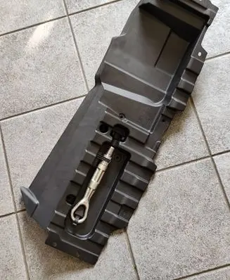 BMW X6 G06 Glove box in trunk 7470940 51437470940