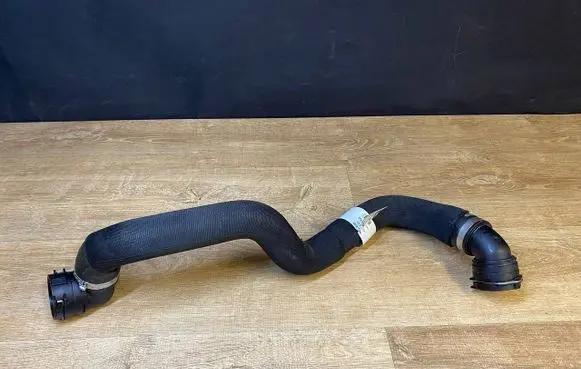 Jaguar F-Pace Engine coolant pipe/hose M8A2-8260-EB