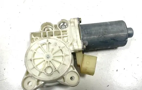 Mercedes-Benz E W211 Front door window regulator motor 0130821970 A2118202942 993626101