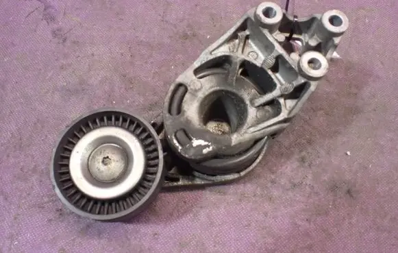 Skoda Fabia Mk2 (5J) Timing belt tensioner 045903315A