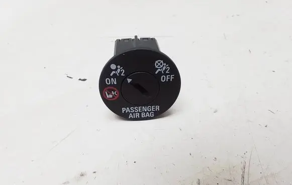 Passenger airbag on/off switch