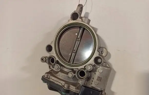 BMW 3 F30 F35 F31 Throttle body valve 8623324