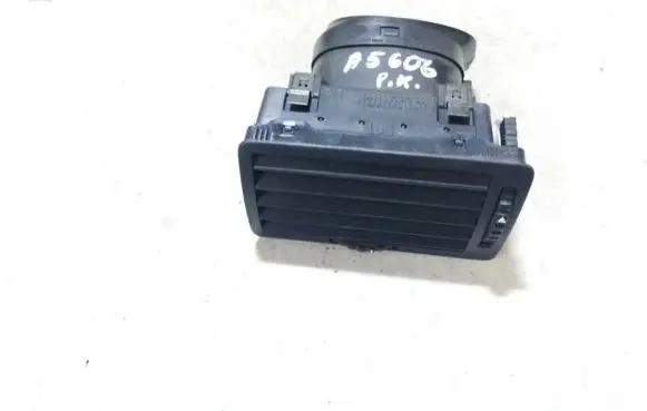 Skoda Octavia Mk1 (1U) Dash center air vent grill 1u1819701