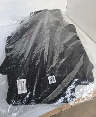 Toyota Hilux VIII Car floor mat set PW2100K006