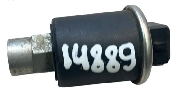 Volkswagen Golf III Air conditioning (A/C) pressure sensor 1H0959139B