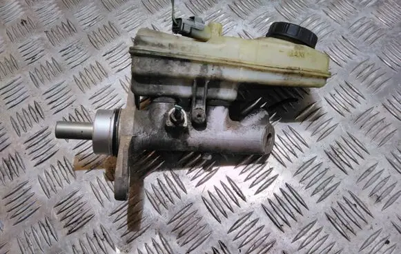 Master brake cylinder