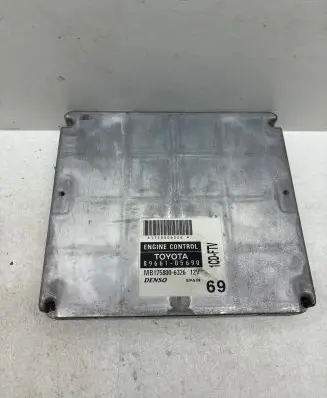 Toyota Avensis T250 Engine control unit/module 8966105690 1758006326 MB1758006326