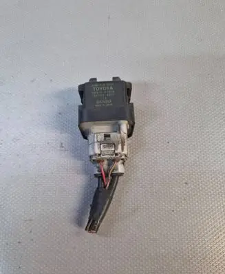 Toyota Avensis T250 Glow plug pre-heat relay 2861067010 1567000671